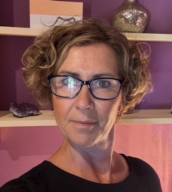 Vicki Rayner